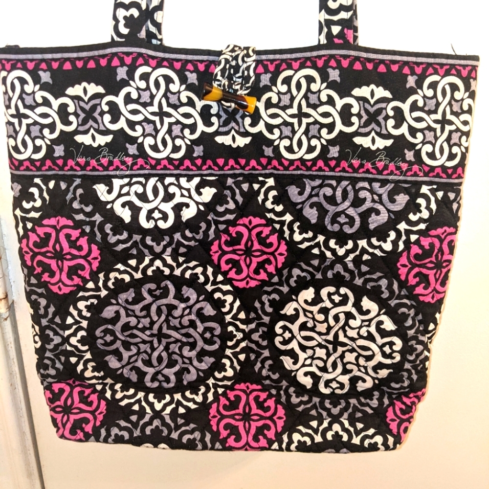 🎉HP🎉 Vera Bradley Canterberry Magenta Tote